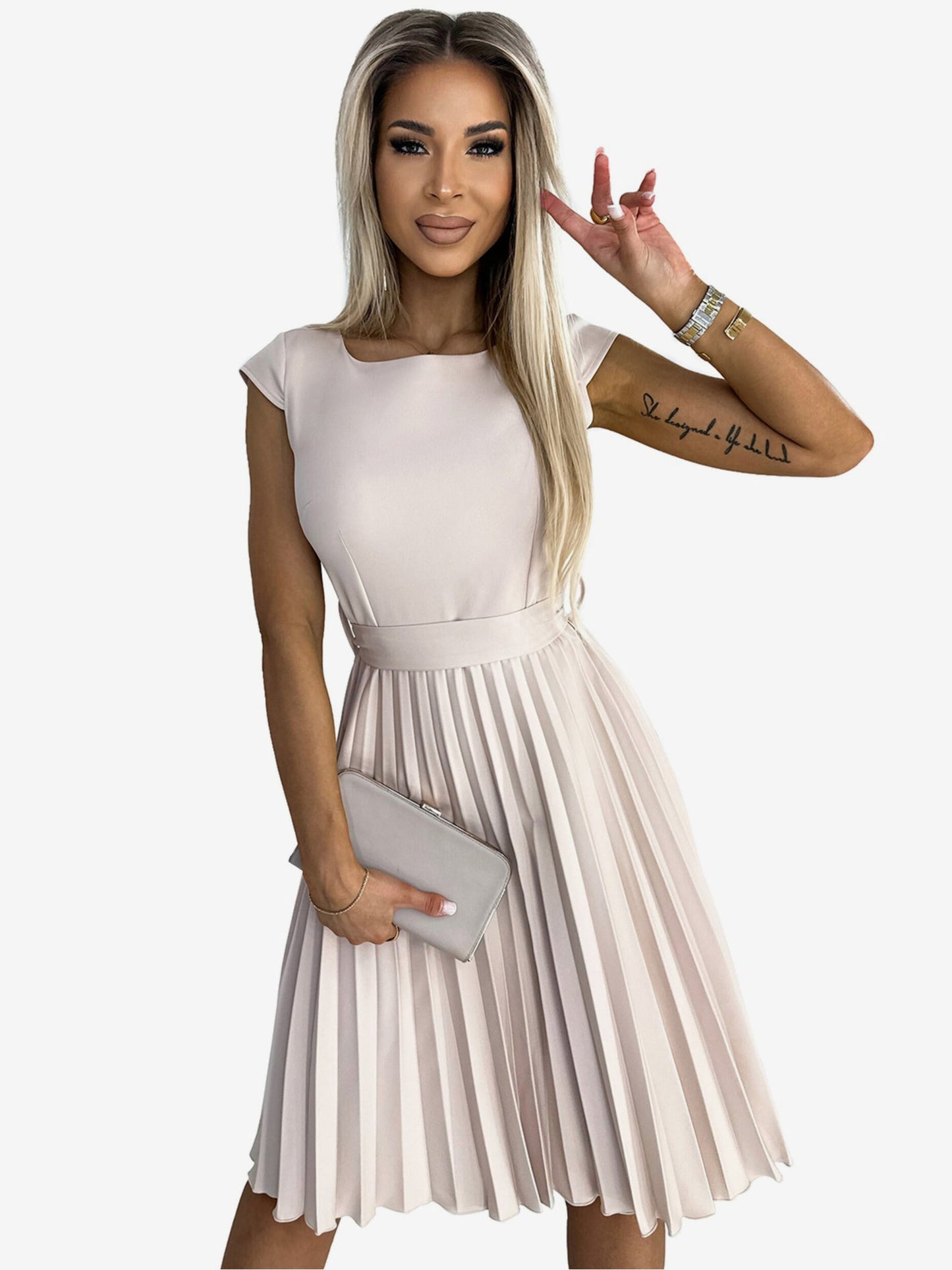 Diede - Stijlvolle Korte Mouw Jurk Met Geplooide Rok, Perfect Voor Dagelijks Gebruik En Feestelijke Gelegenheden