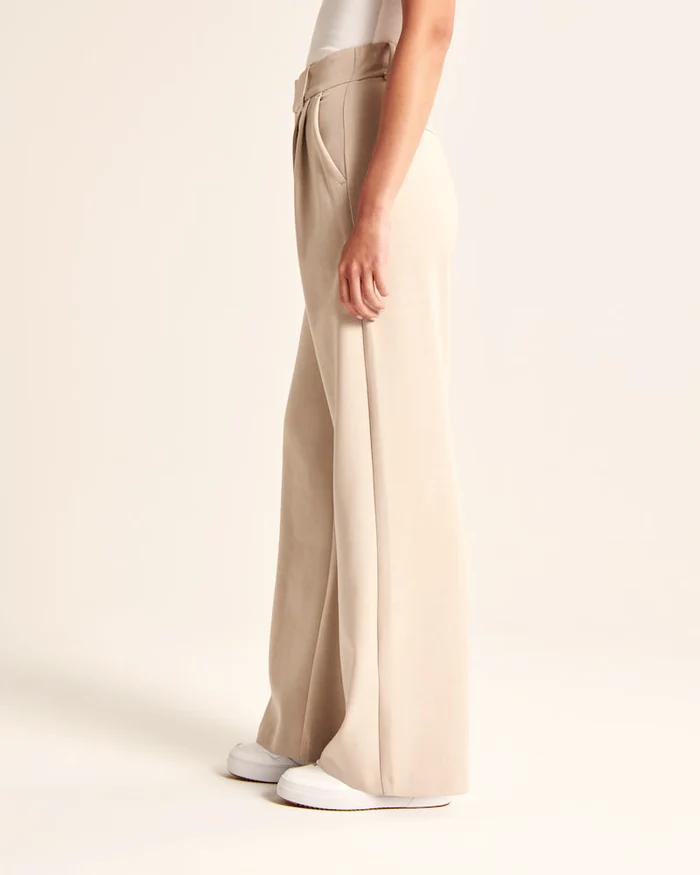 Paola - Getailleerde broek met wijde pijpen in beige