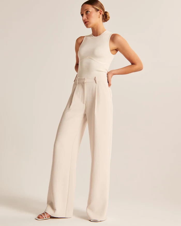 Paola - Getailleerde broek met wijde pijpen in beige