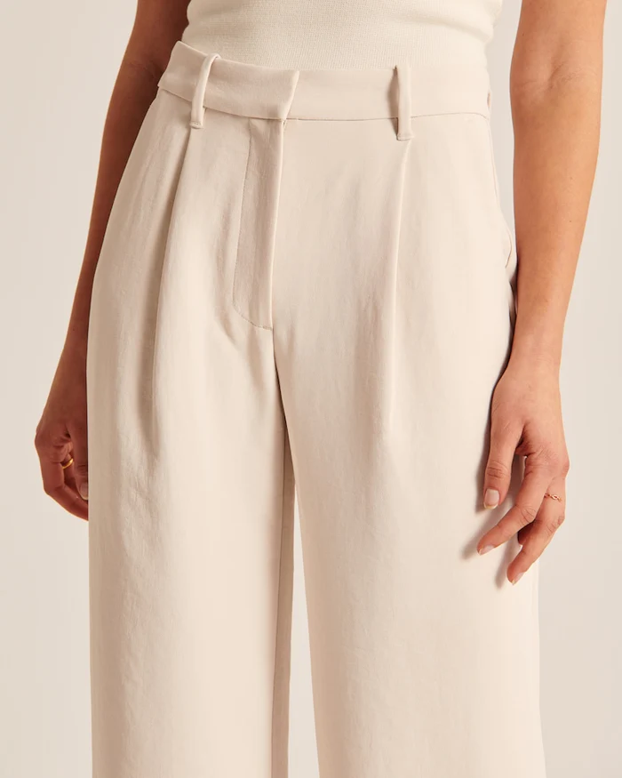 Paola - Getailleerde broek met wijde pijpen in beige